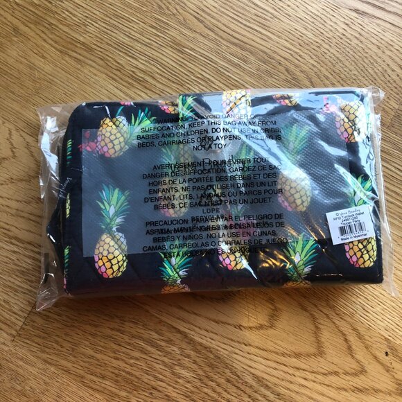 Vera Bradley RFID Turnlock Wallet Toucan Party Pineapple Print NWT - Picture 3 of 4